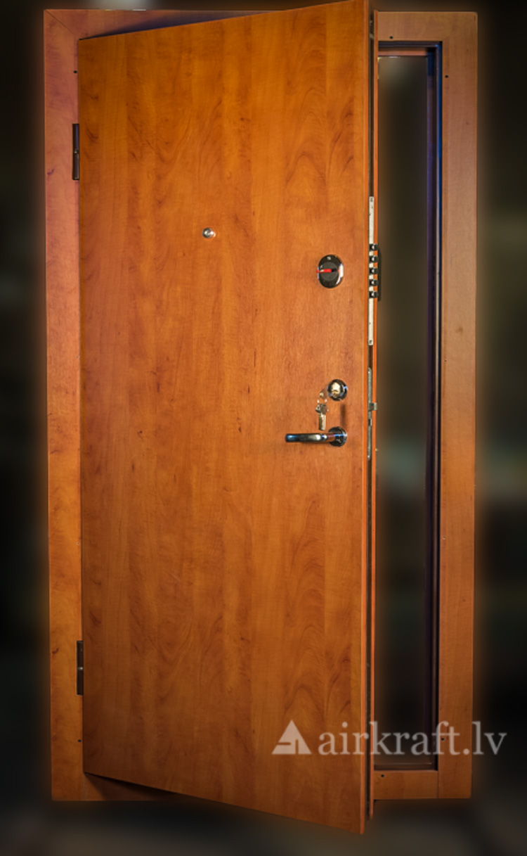 Metāla durvis ar lamināta apdari A — Daugavpils