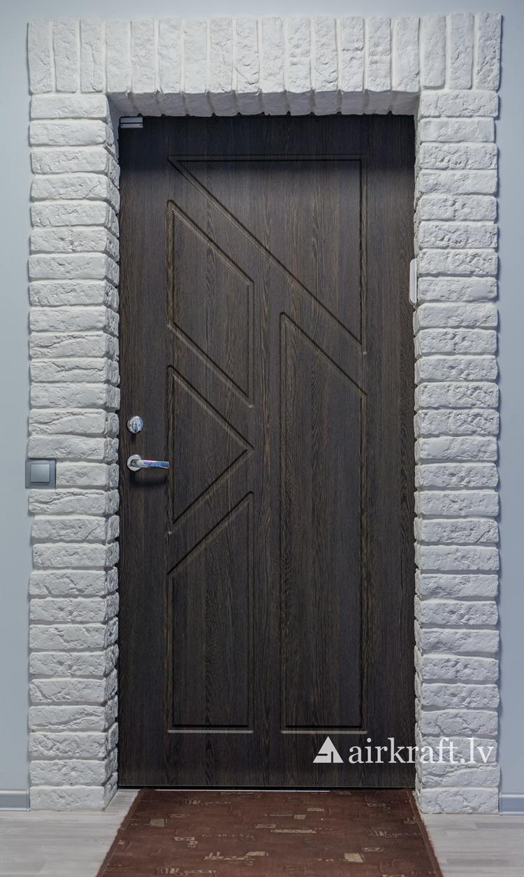 Metāla durvis ar MDF apdari — modelis 011