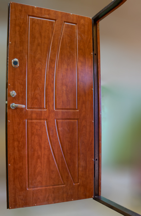Metāla durvis ar MDF apdari — modelis 03